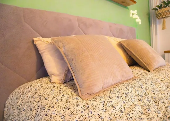 Cozy Little In Old Tw דירה ברטיסלאבה