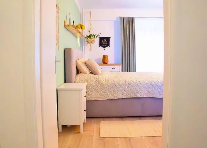 דירה Cozy Little In Old Tw ברטיסלאבה