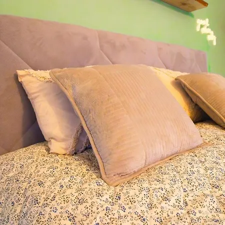 Cozy Little In Old Tw アパート ブラチスラヴァ